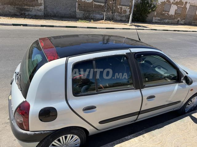 Renault Clio Essence Manuelle 2000 à Kénitra - 2