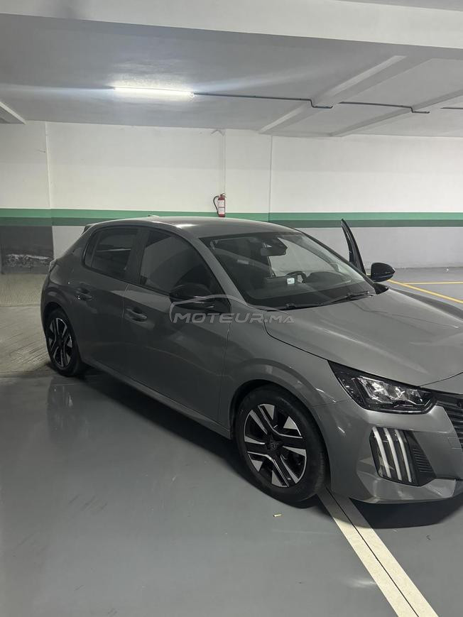 Peugeot 208 Essence Manuelle 2024 à Tanger