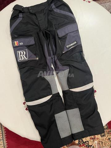 Pantalon moto yamaha taille XL avec protèges