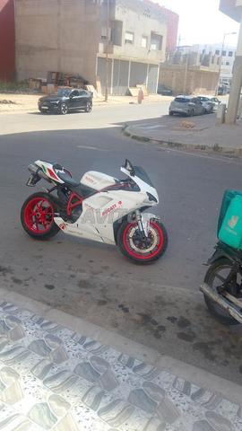 Moteur italien Ducati sport - 2