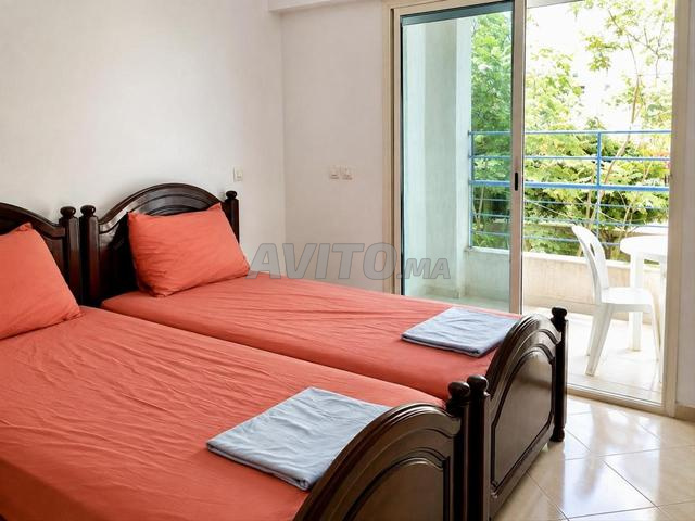 شقة بشرفة قريبة من الكورنيش ومرجان - 2