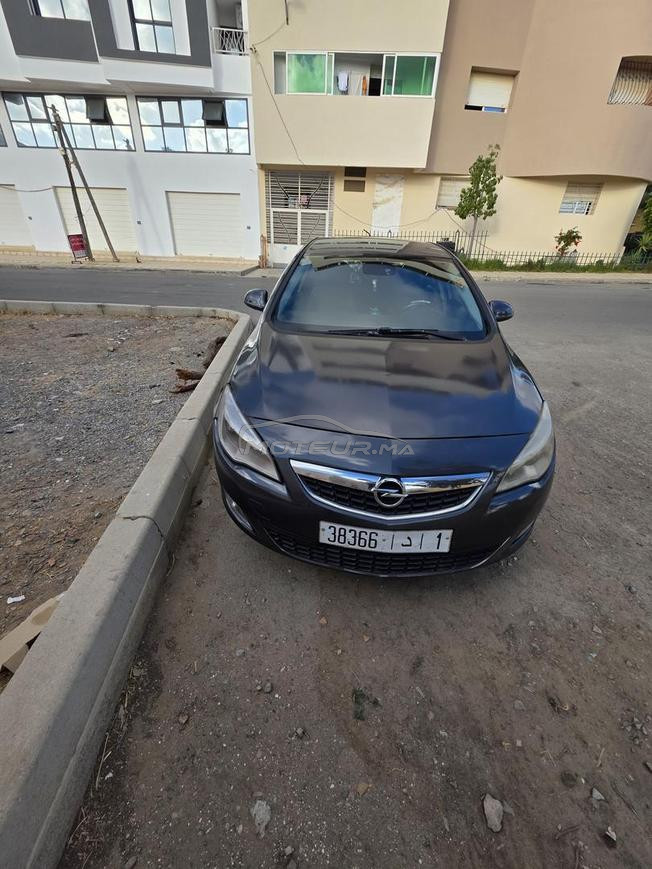 opel astra j2011 très bon état 