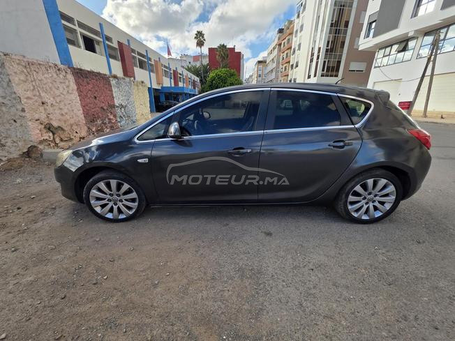 opel astra j2011 très bon état 