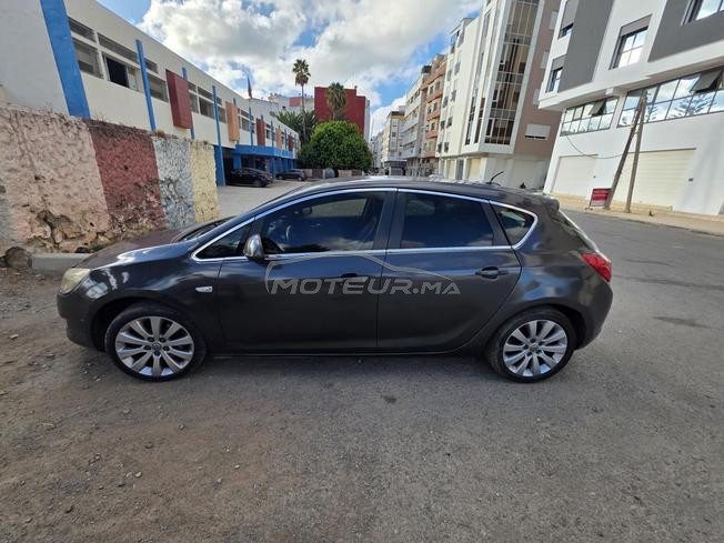 opel astra j2011 très bon état 