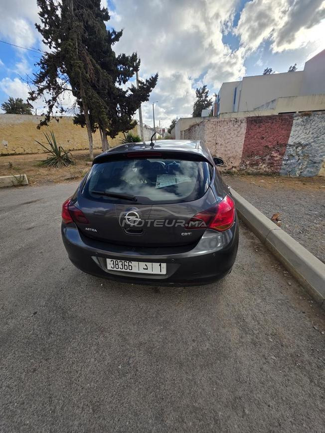 opel astra j2011 très bon état 