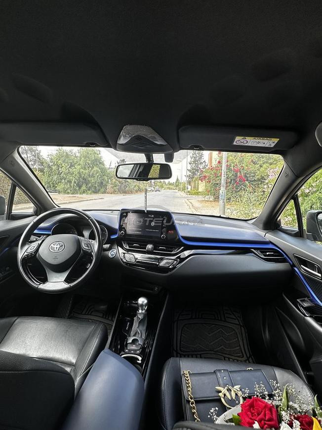 Toyota CHR hybride 1er main
