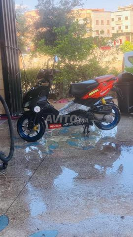 Aprilia SR 50 (فالنتينو روسي 46) - 2