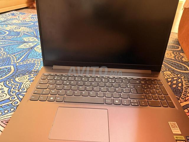 Lenovo LOQ15 contient 16 Go de RAM et 512 Go SSD - 2