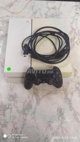 PS4 en ligne avec jeux Fortnite et ses manettes