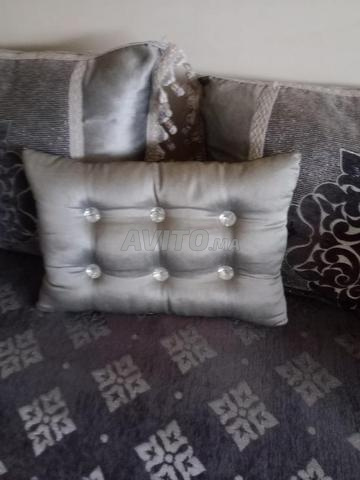 Jolis coussins et tapis en excellent état. - 2