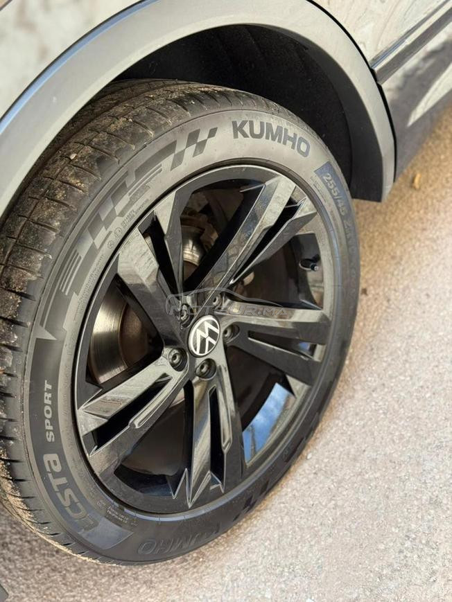 VW Tiguan black r line 
