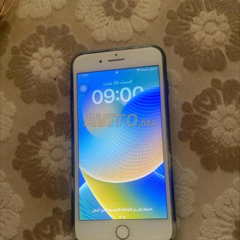 iPhone 8 Plus 256 Go, dos cassé et bouton d'alimentation défectueux