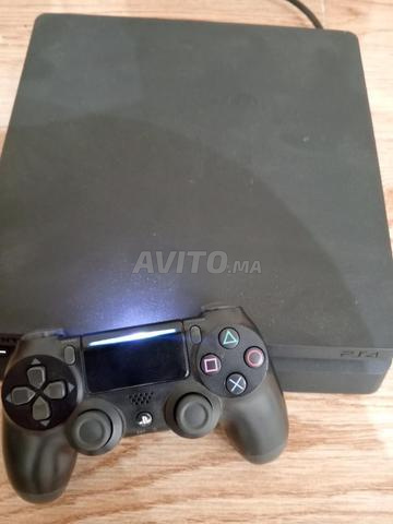 PS4 Slim 2 manettes, flashé bon, 5 jeux - 2