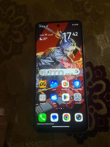 Casablanca Le téléphone a une rayure sur l'écran, non gênante Écran - 2