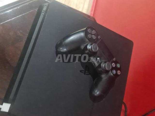 PS4 avec 2 manettes et 3 jeux - 2