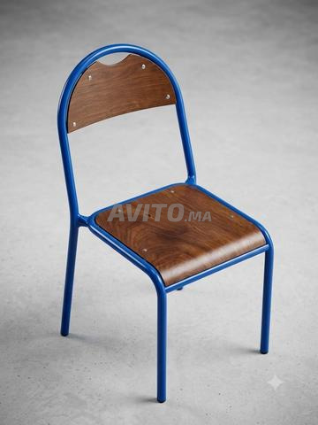 10 Tables, 20 chaises, bureau et deux tableaux - 2