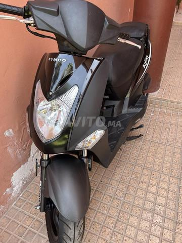 Moto Kymco propre, encore sous garantie - 2