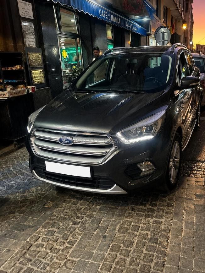 Superbe Ford Kuga 2.0 140 CV Boîte automatique 