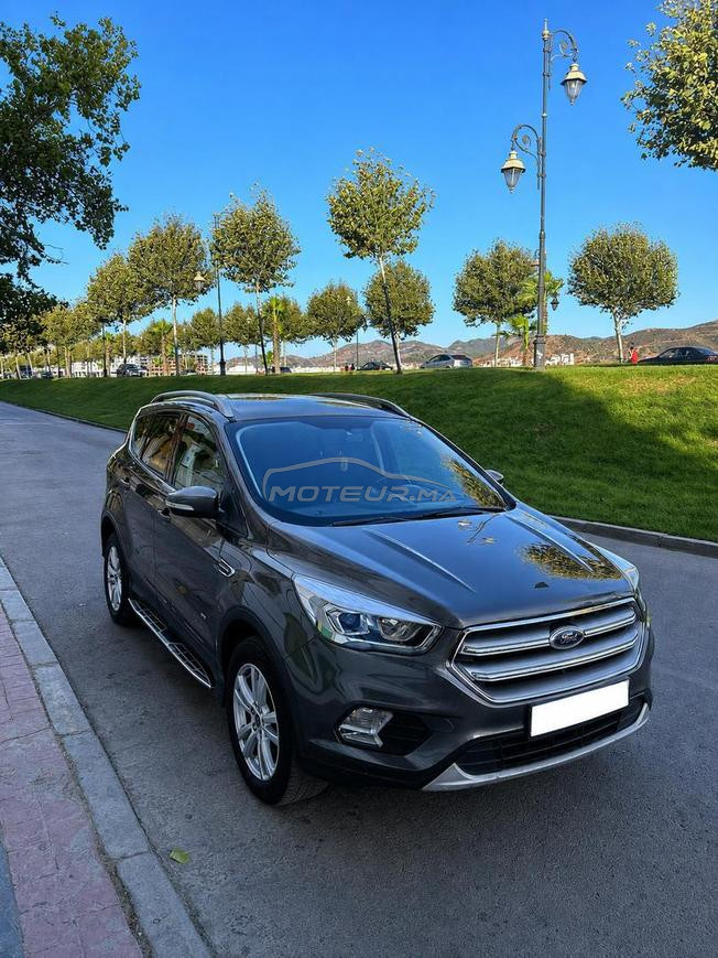 Superbe Ford Kuga 2.0 140 CV Boîte automatique 