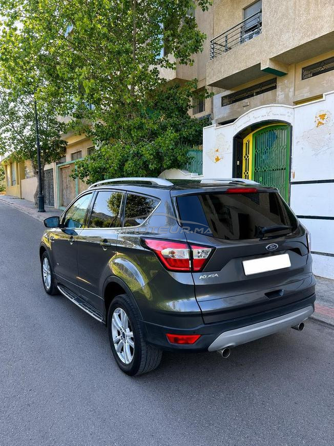 Superbe Ford Kuga 2.0 140 CV Boîte automatique 