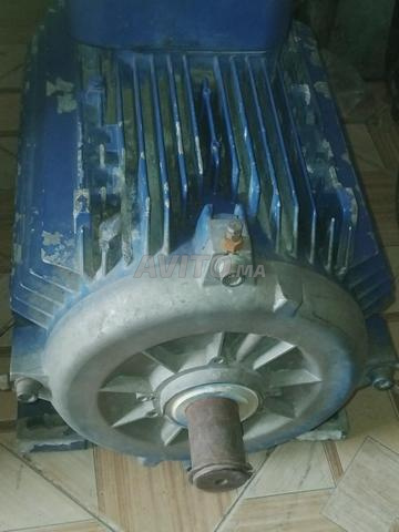 Moteur 40cv 132kg MAD Italie - 2