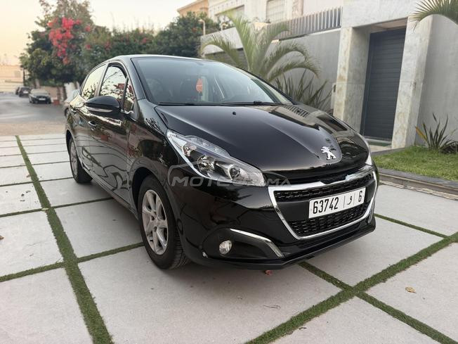 Peugeot 208 première main 6 cv 700 dh dariba 