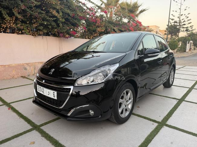 Peugeot 208 première main 6 cv 700 dh dariba 