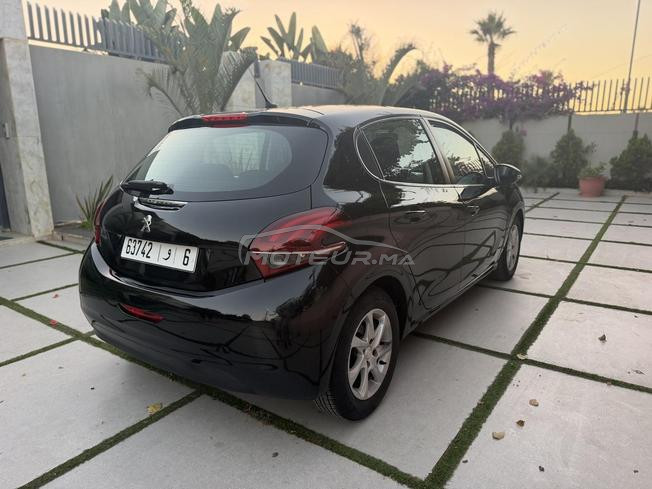 Peugeot 208 première main 6 cv 700 dh dariba 