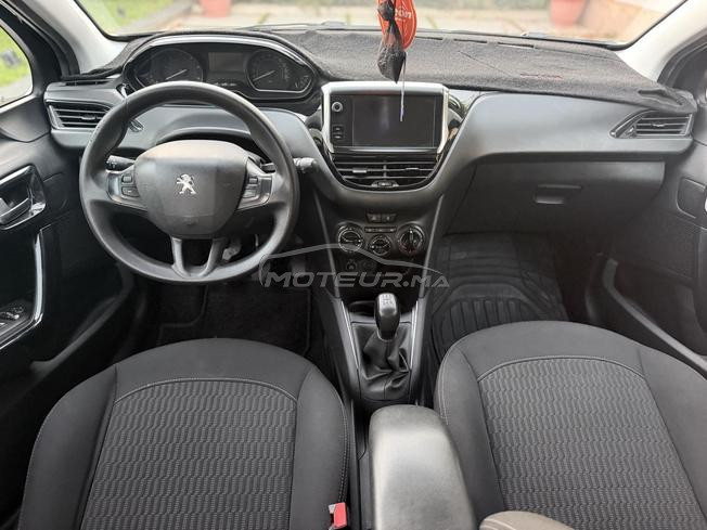Peugeot 208 première main 6 cv 700 dh dariba 