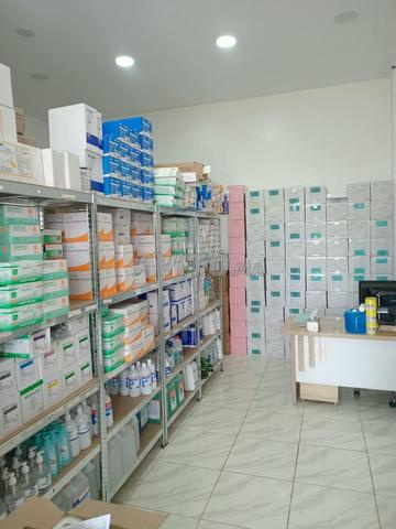 Local à vendre avec revenu mensuel