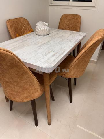 table à manger avec 4 chaises - 2