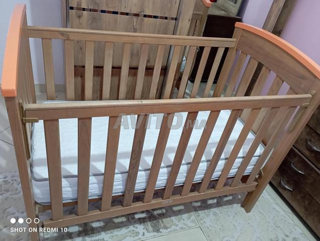 Lit bébé et matelas médical