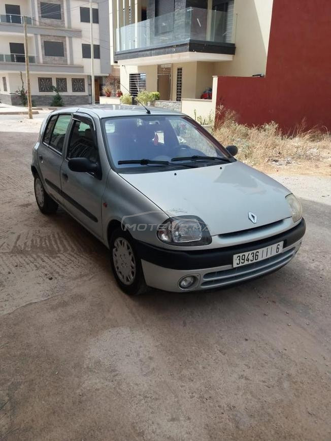 Renault Clio Essence Manuelle 2001 à Berkane