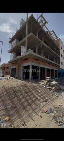 محل تجاري بواجهتين على الشارع للبيع