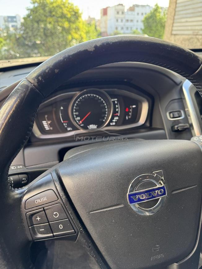 je mets en vente Volvo XV 60