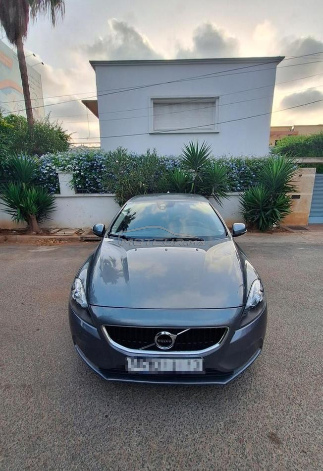 volvo v40 en bon état