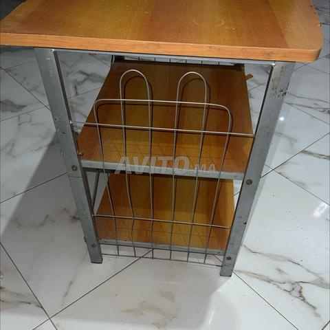 Table de rangement en bois , en bon état . - 2