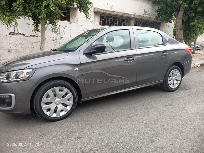 voiture en parfait état 2022