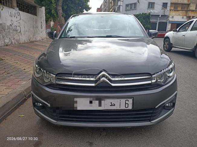 voiture en parfait état 2022