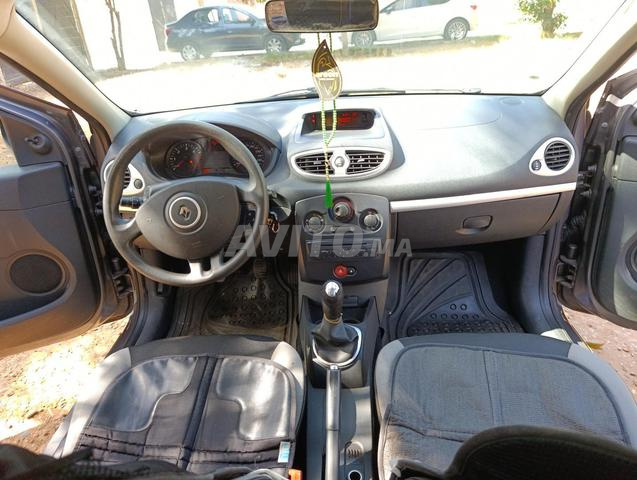 Renault Clio 3 modèle 2012 sortie de France - 2