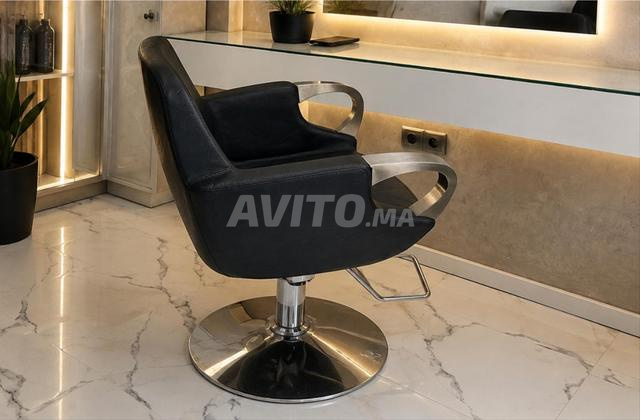 3 chaises de coiffure professionnelles à vendre - 2