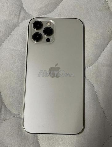 iPhone 12 Pro Max ما زال نظيفاً وجديداً