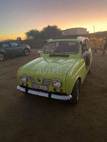 Renault R4 modèle 1984 - 2