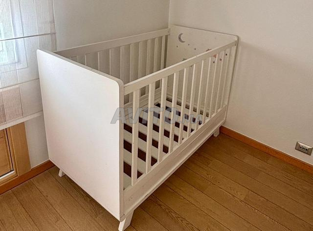 Lit bébé évolutif 70 × 140 cm, matelas, 2 alèses - 2