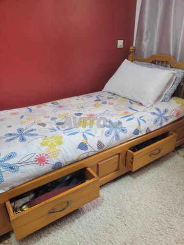 Lit avec matelas - 2
