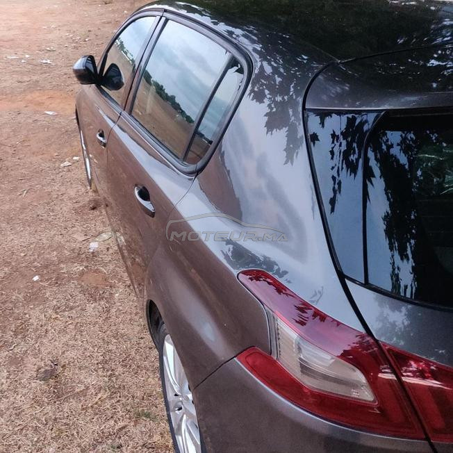 Peugeot 308 diesel modèle 2014 le mois 10
