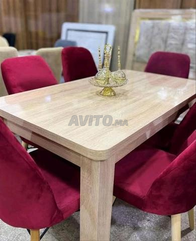 Offre spéciale table avec 4 ou 6 chaises, design beau et pratique