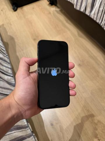 iPhone 15 Pro (avec coque) - Très bon état - 2