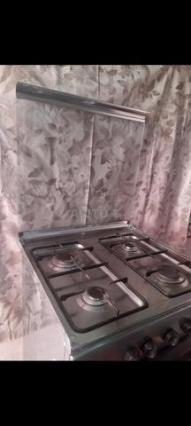 Cuisinière en bon état avec sa table, les intéressés sont les bienvenus - 2