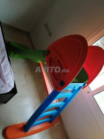 بيت لعب منزلق للأطفال بحالة جيدة جداً